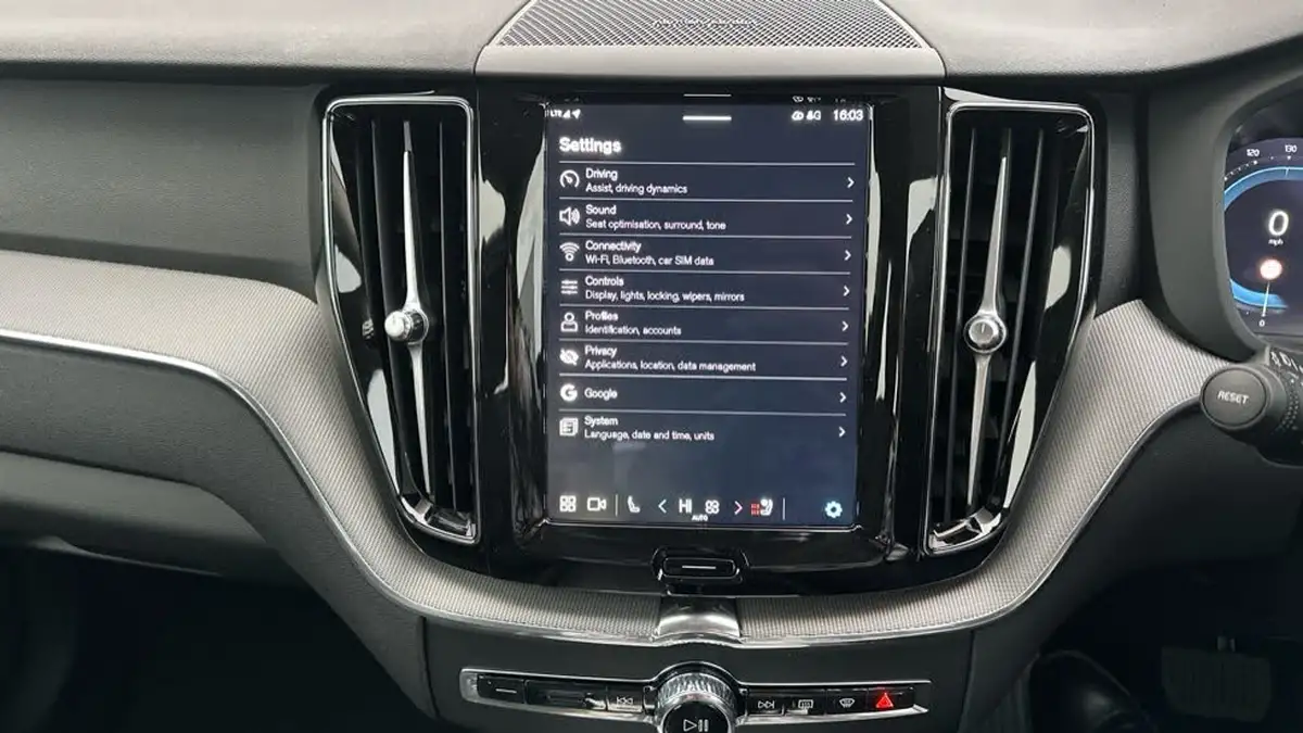 2025-volvo-xc60-20-b5-plus-big-20