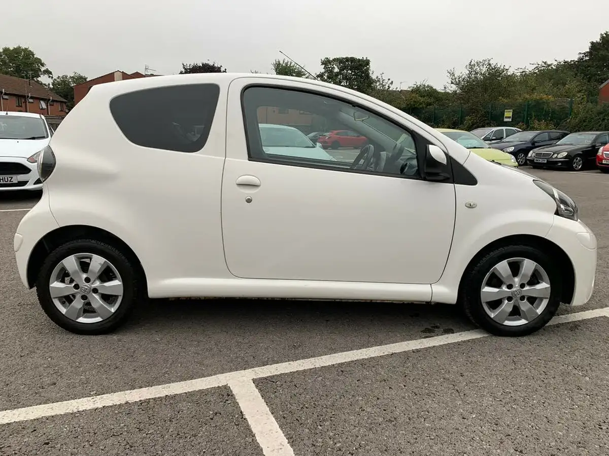 2012-toyota-aygo-10-aygo-fire-3d-big-4