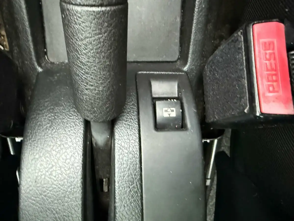 2008-peugeot-207-sw-16td-s-16hdi-big-23