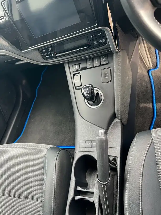 2017-toyota-auris-18-vvt-i-hsd-excel-estate-big-25