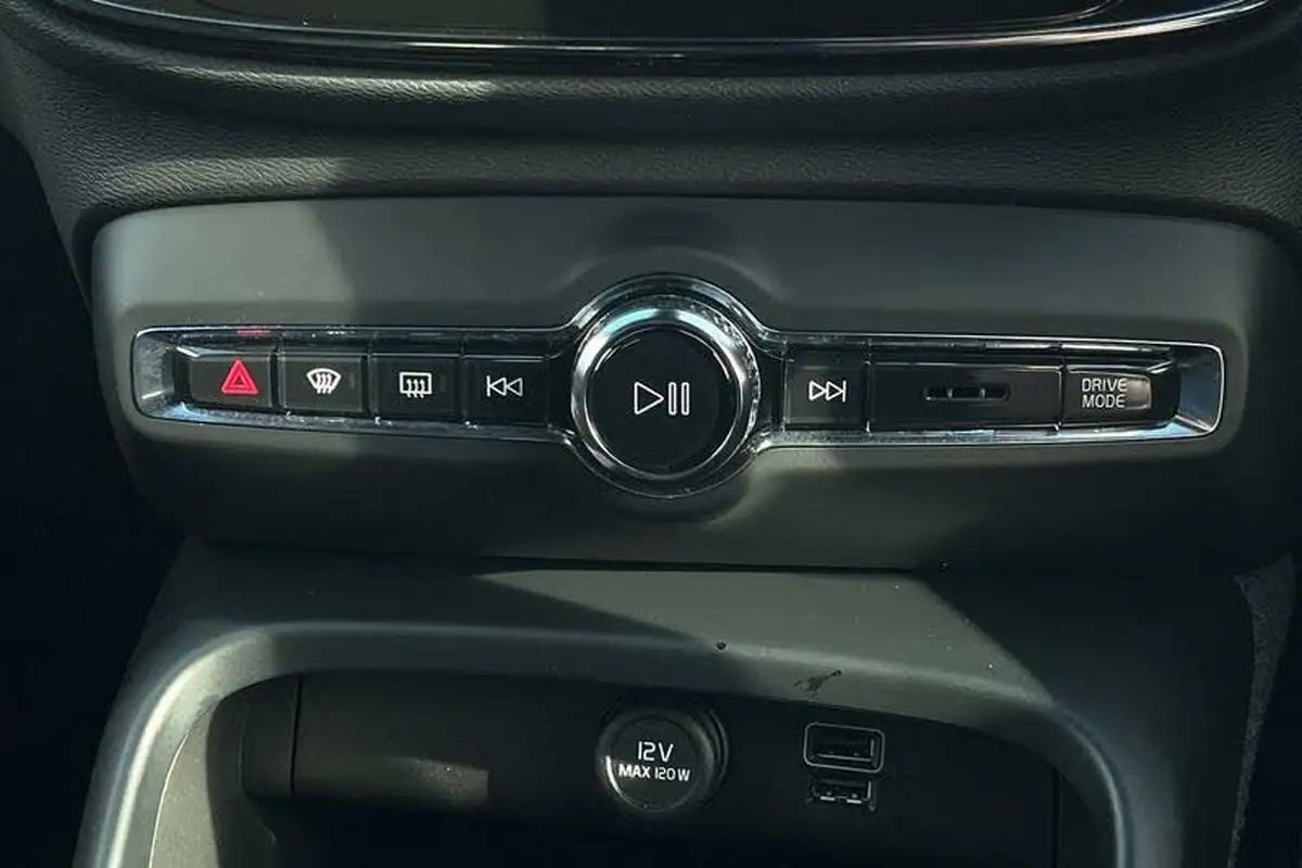 2021-volvo-xc40-15-t3-r-design-161bhp-big-31