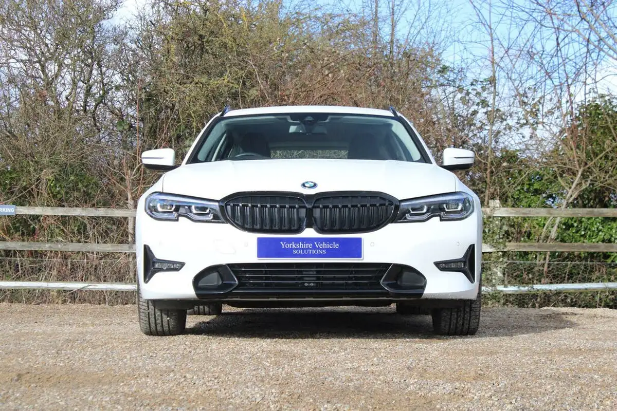 2022-bmw-3-series-20-330e-sport-pro-touring-5d-big-39
