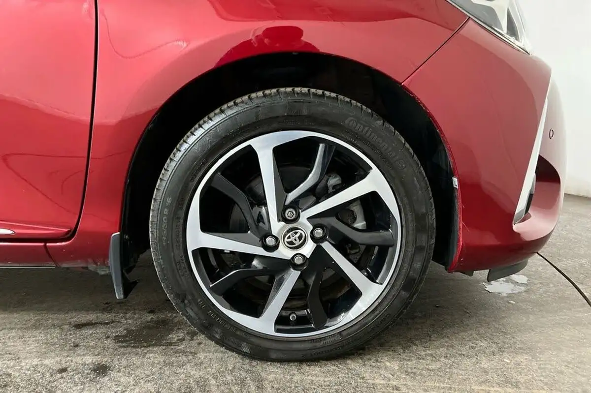 2019-toyota-yaris-15-vvt-i-excel-98bhp-hybrid-1497cc-e-cvt-big-13
