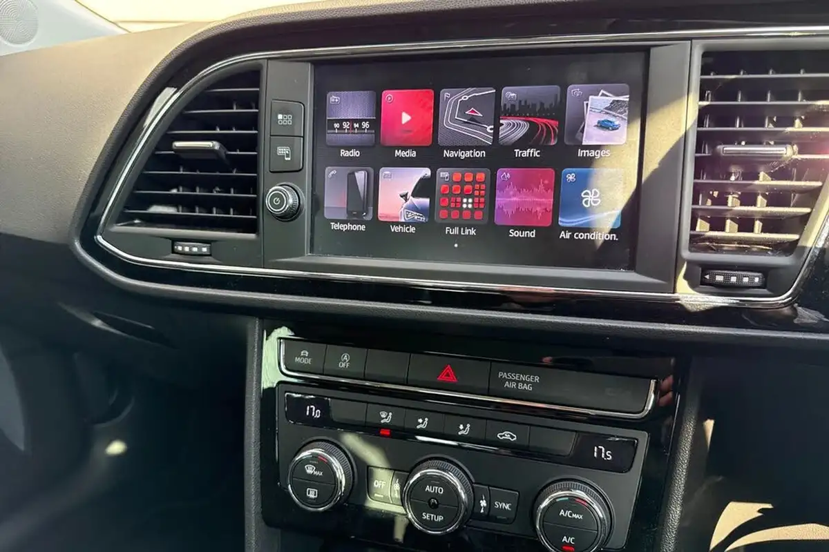 2018-seat-leon-14-ecotsi-fr-technology-estate-5d-dsg-big-40