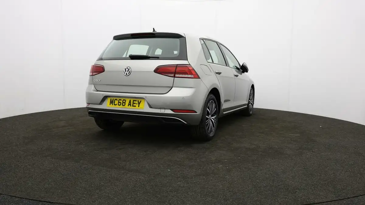 2018-volkswagen-golf-15-tsi-se-nav-150ps-hatchback-5d-big-74