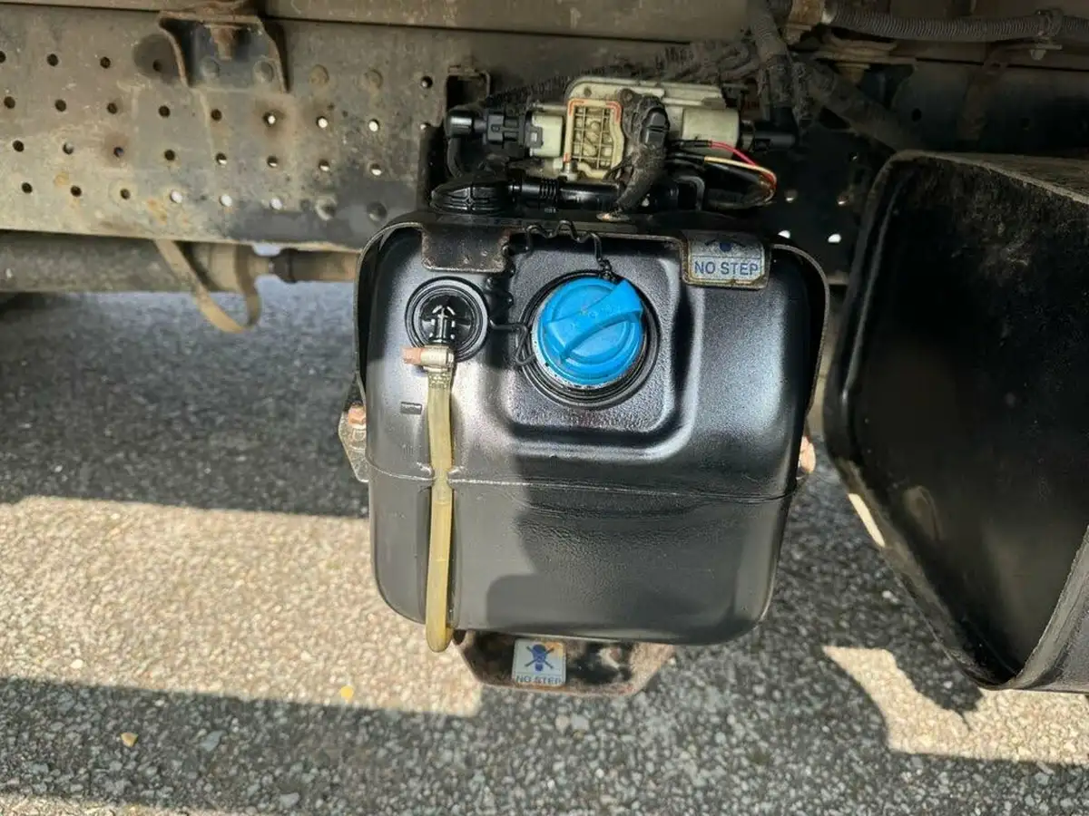 2015-mitsubishi-fuso-canter-big-18