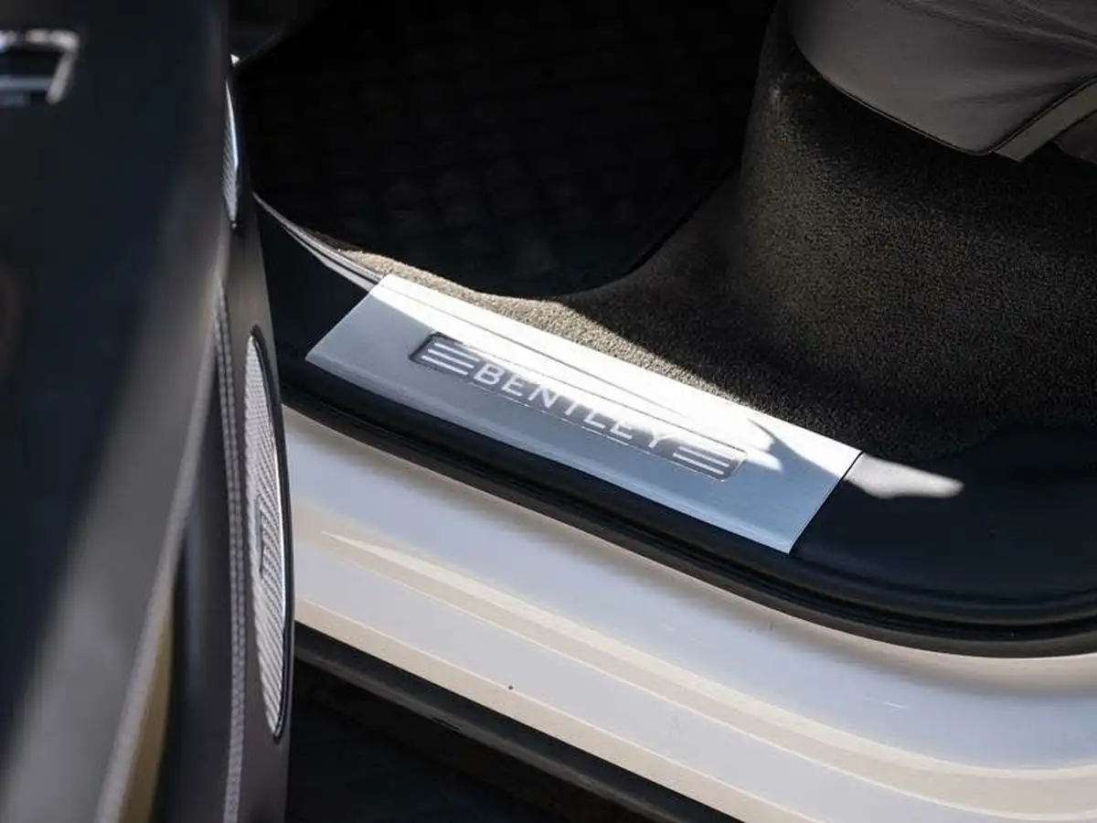 2019-bentley-bentayga-40-v8-big-69