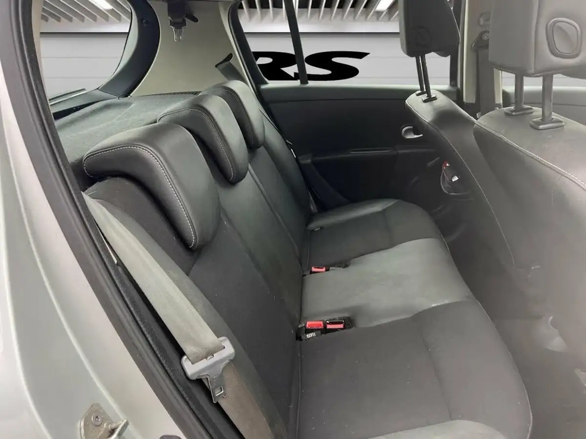 2012-renault-clio-16-dynamique-tom-tom-vvt-hatchback-5d-auto-big-13