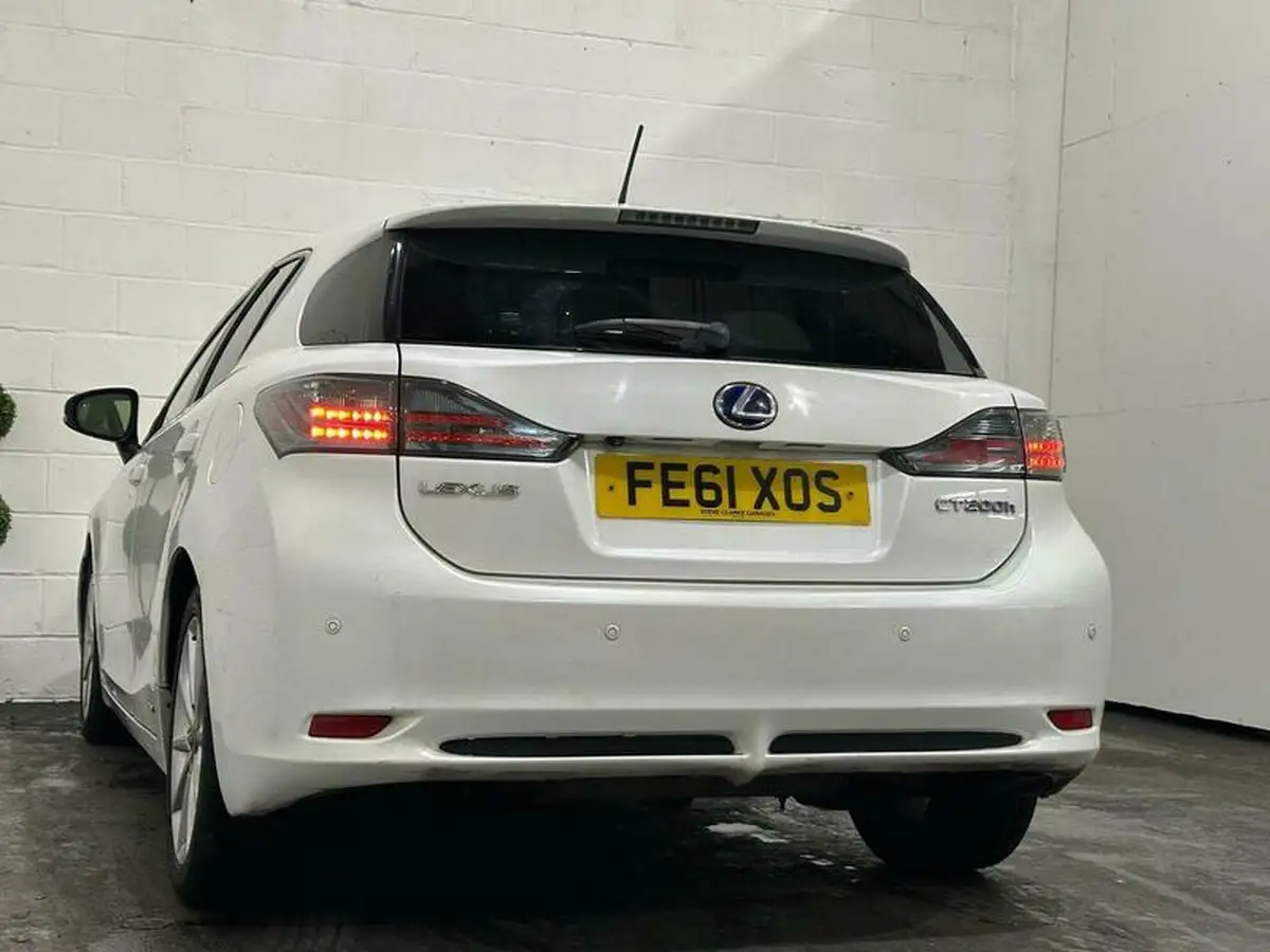 2011-lexus-ct-200h-18-se-l-premier-big-8