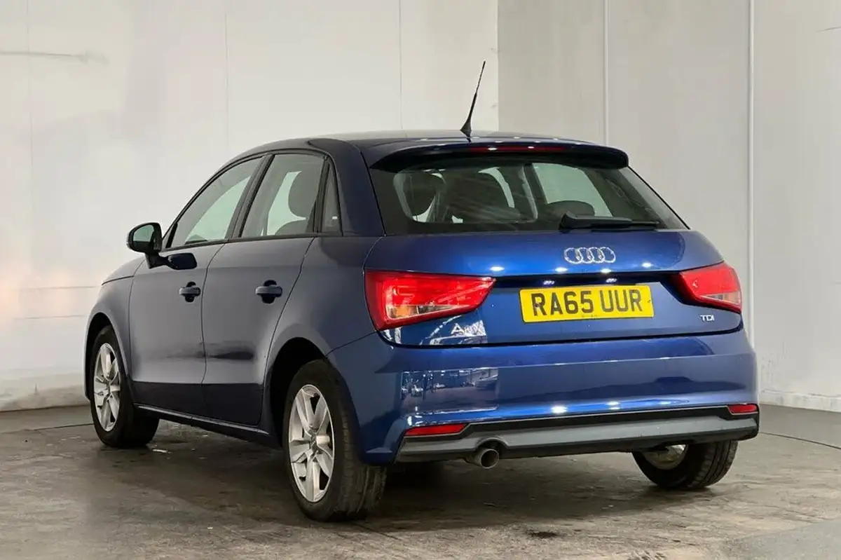 2016-audi-a1-16tdi-se-sportback-5d-big-19