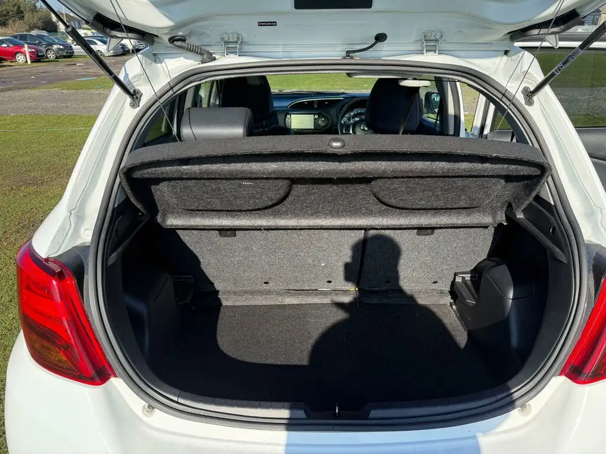 2015-toyota-yaris-15-vvt-i-excel-hybrid-15in-big-22