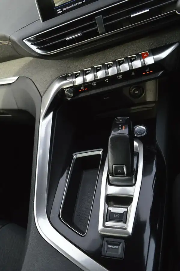 2019-peugeot-3008-suv-16-puretech-gt-line-180bhp-ss-eat8-big-19