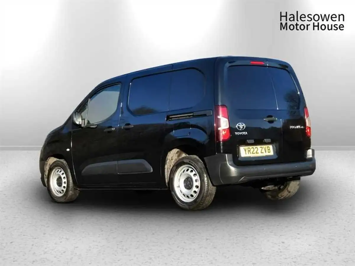 2022-toyota-proace-city-15d-active-big-4