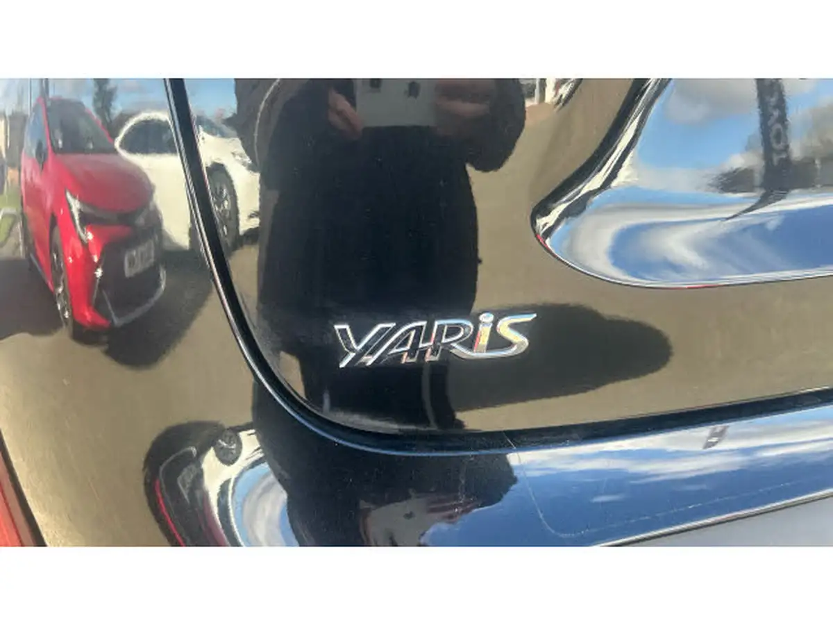 2023-toyota-yaris-cross-15-vvt-i-icon-big-30