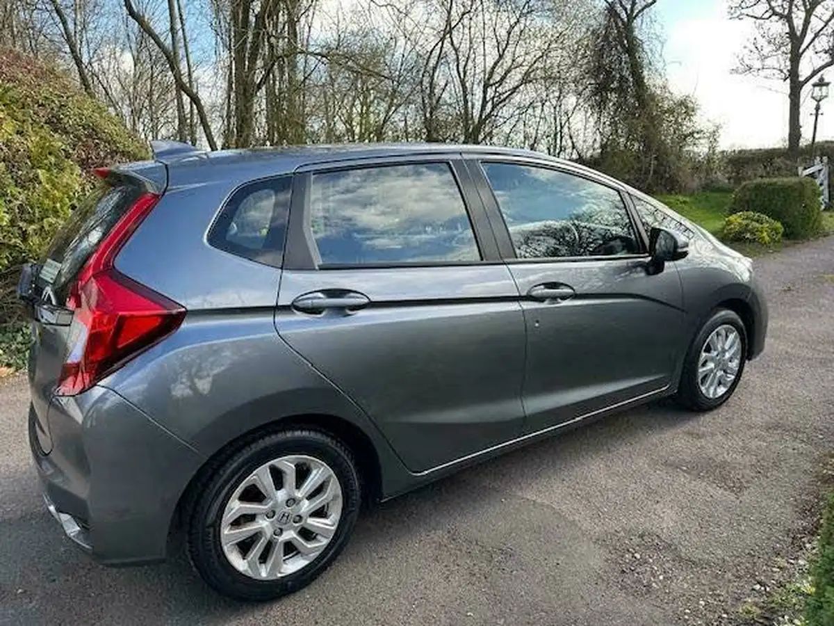 2018-honda-jazz-13-i-vtec-se-cvt-big-6