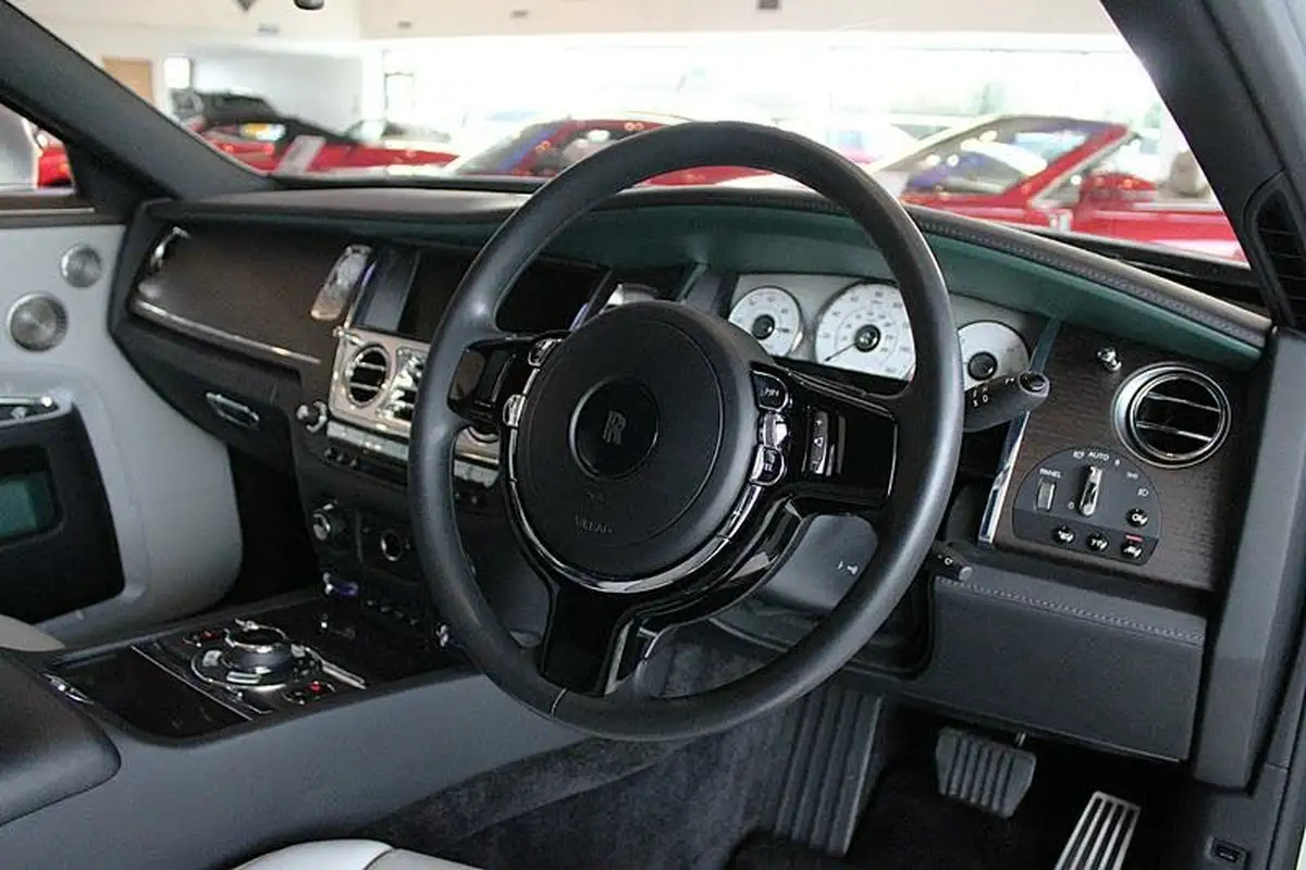 2019-rolls-royce-ghost-66-big-15