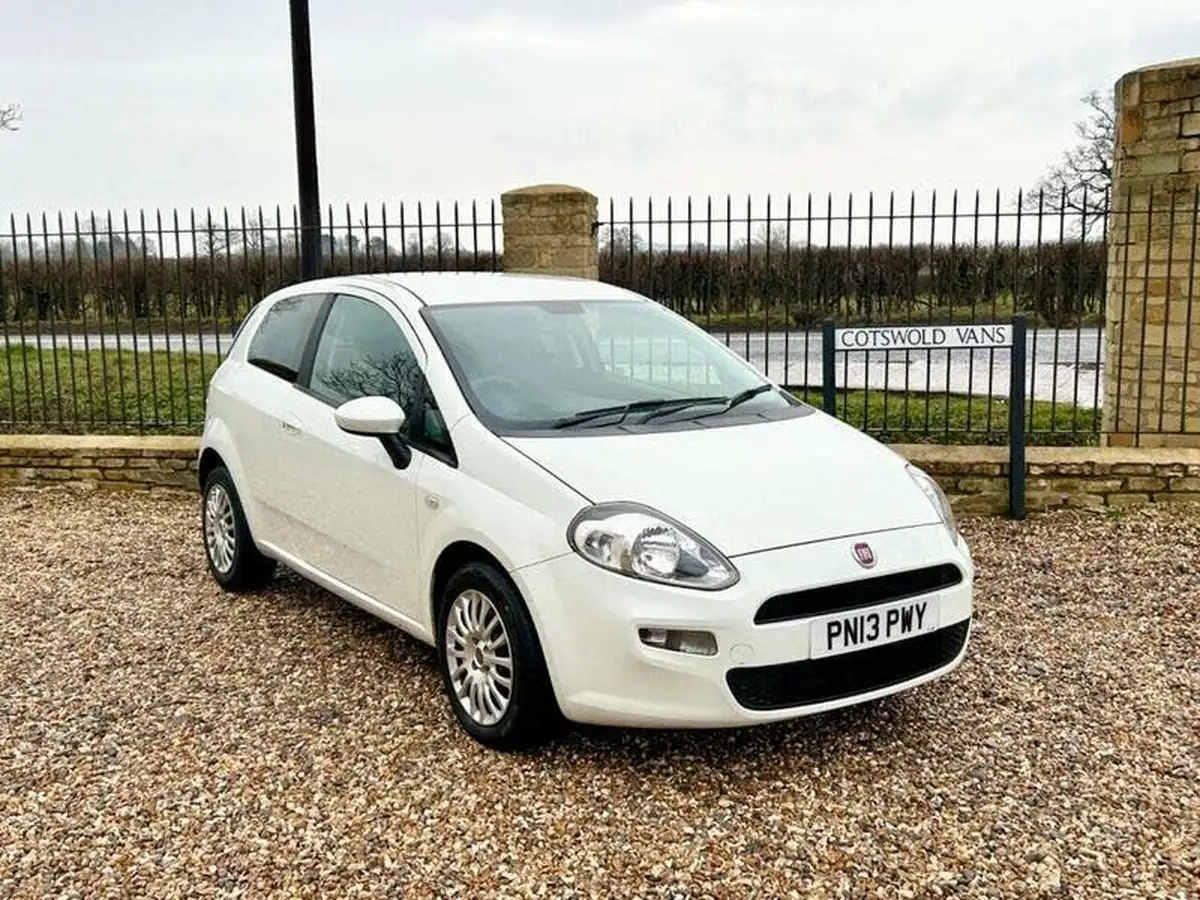2013-fiat-punto-big-18