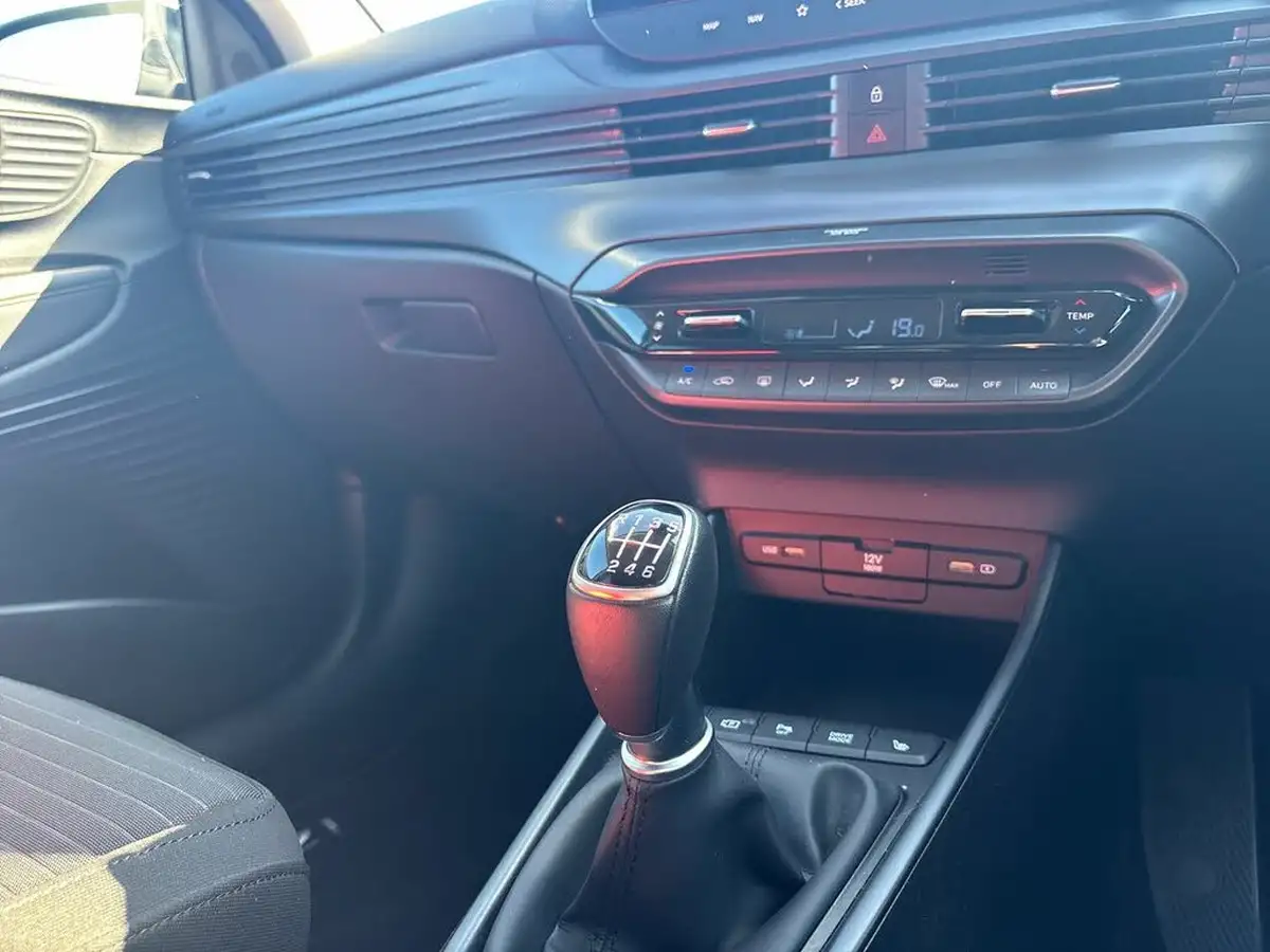 2022-hyundai-i20-10-t-gdi-premium-eclutch-imt-big-14