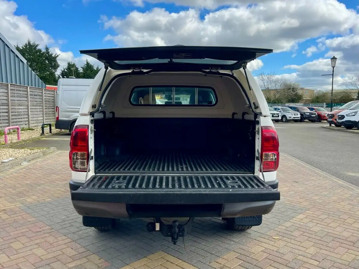 2021-toyota-hi-lux-24d-4d-active-150hpeu6dt-e-double-pick-up-big-51