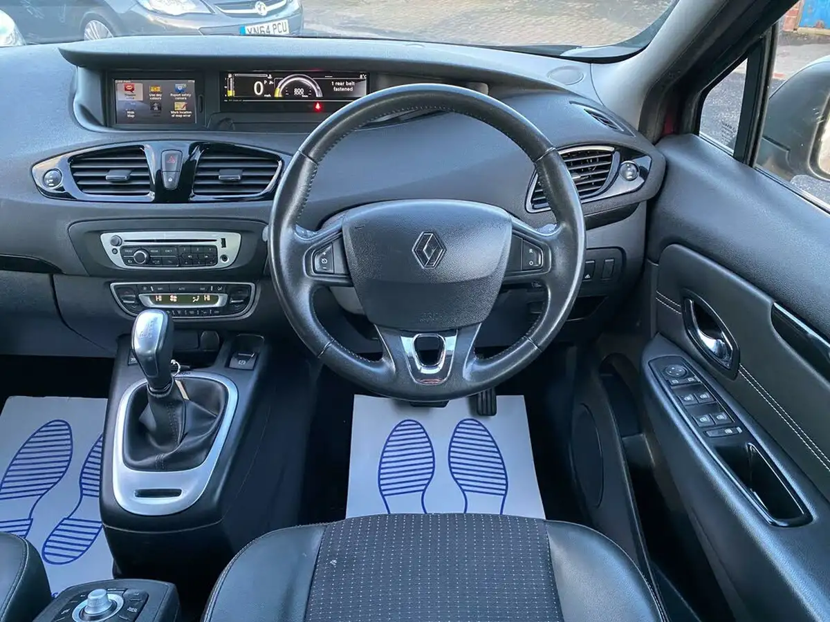 2014-renault-grand-scenic-15td-dynamique-tom-tom-edc-auto-big-32