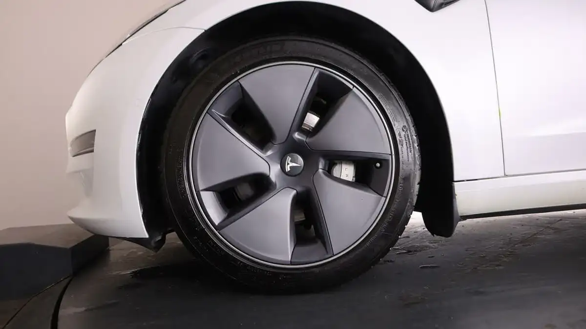 2021-tesla-model-3-e-long-range-4x4-big-18