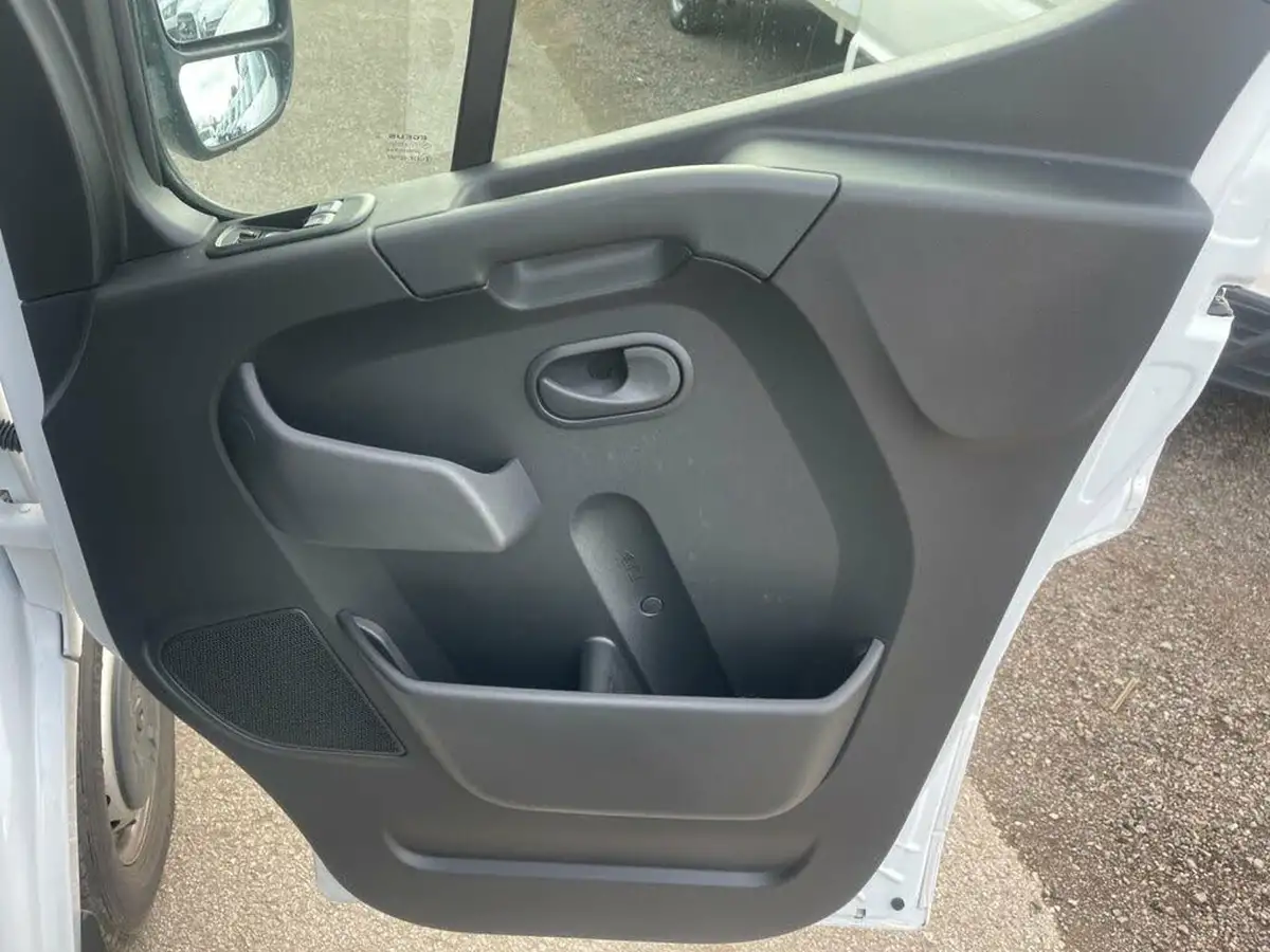 2023-renault-master-23dci-ll35-145-business-chassis-cab-big-13