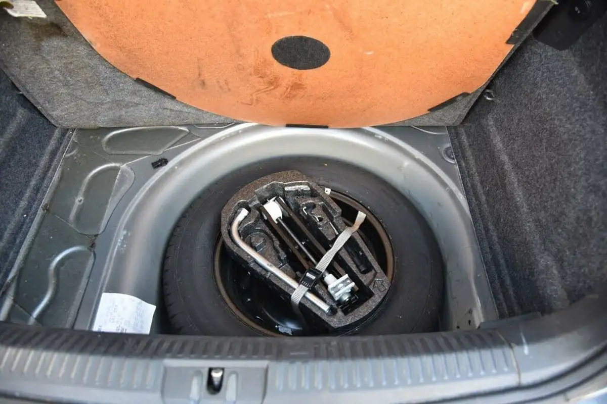 2010-volkswagen-polo-12-s-5d-big-27