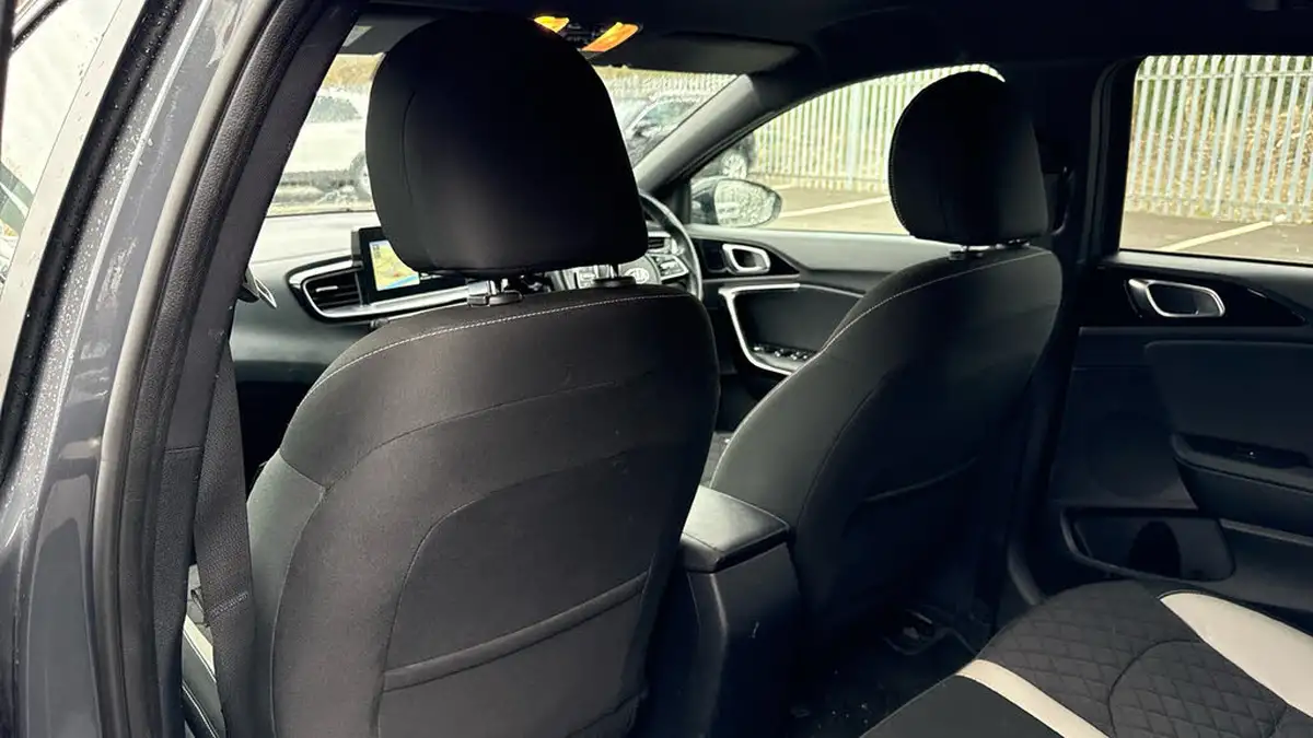 2020-kia-ceed-10-t-gdi-gt-line-big-13