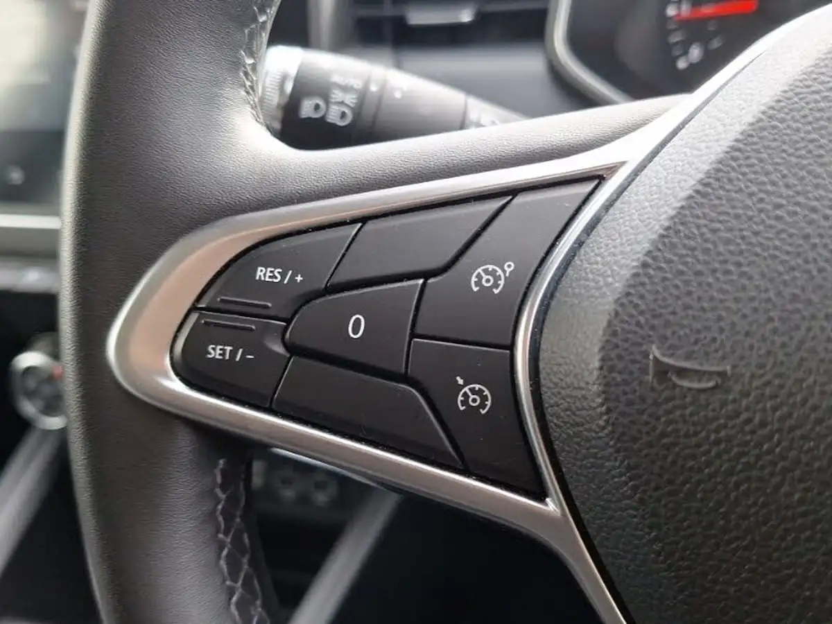 2021-renault-clio-10-sce-play-75bhp-big-13