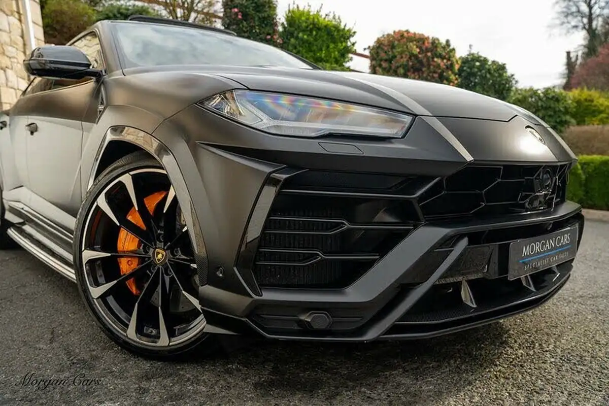 2020-lamborghini-urus-40-no-trim-big-22