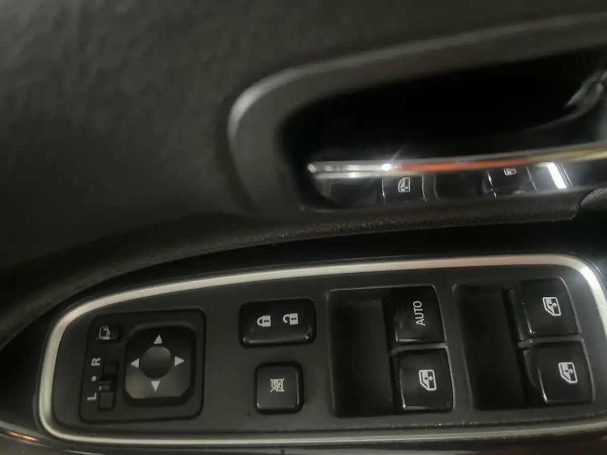 2015-mitsubishi-outlander-20-gx4h-phev-big-30