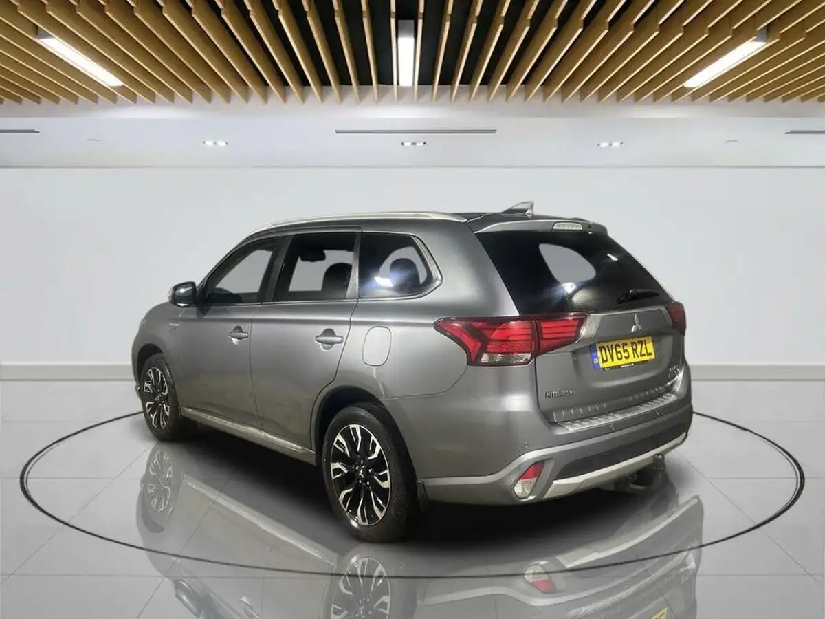 2015-mitsubishi-outlander-20-gx4h-phev-big-6
