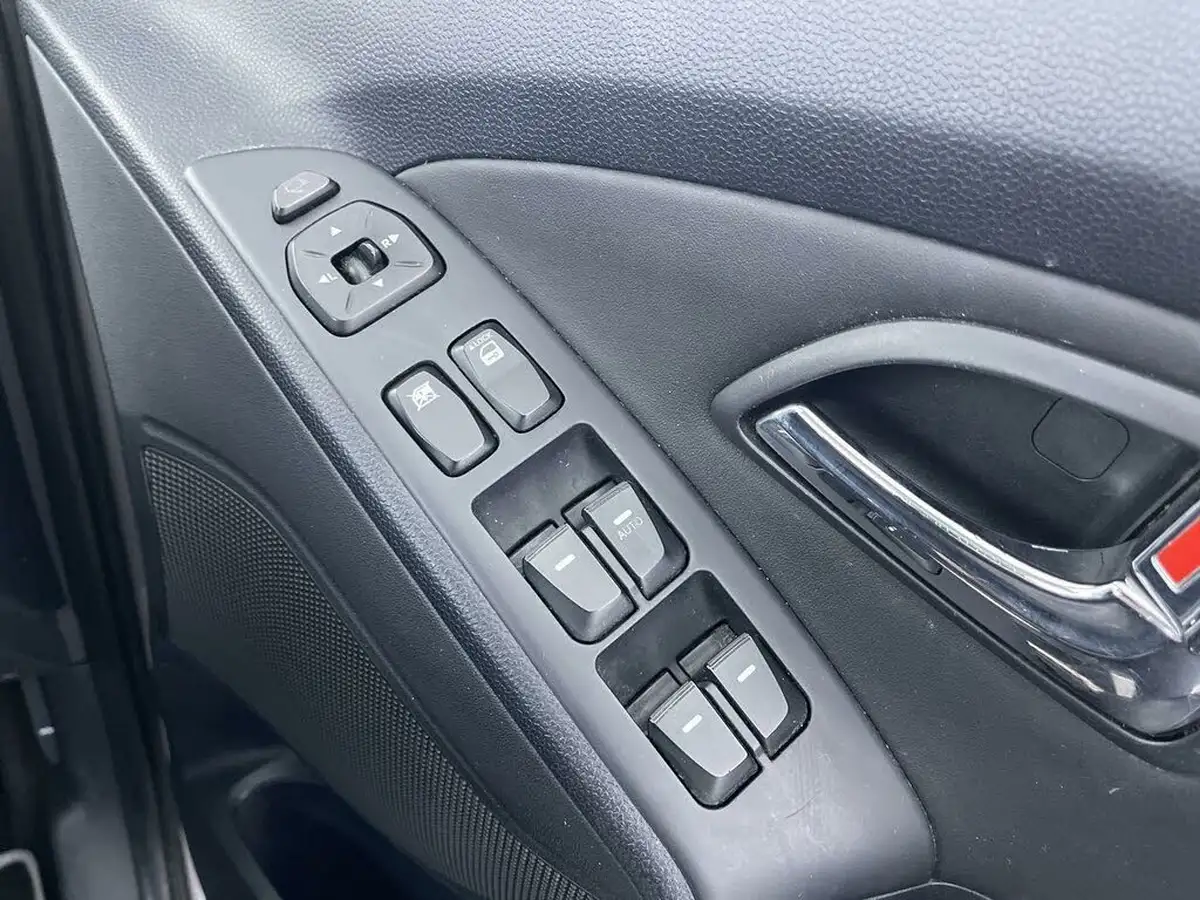2012-hyundai-ix35-17td-premium-big-51
