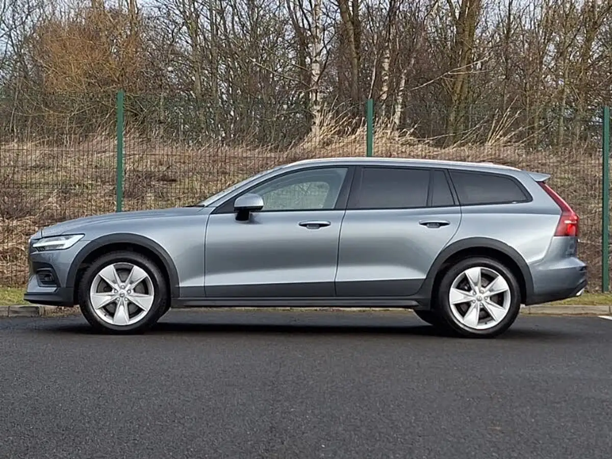 2019-volvo-v60-20td-d4-cross-country-big-3