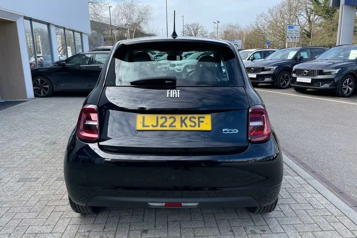 2022-fiat-500-e-action-big-7