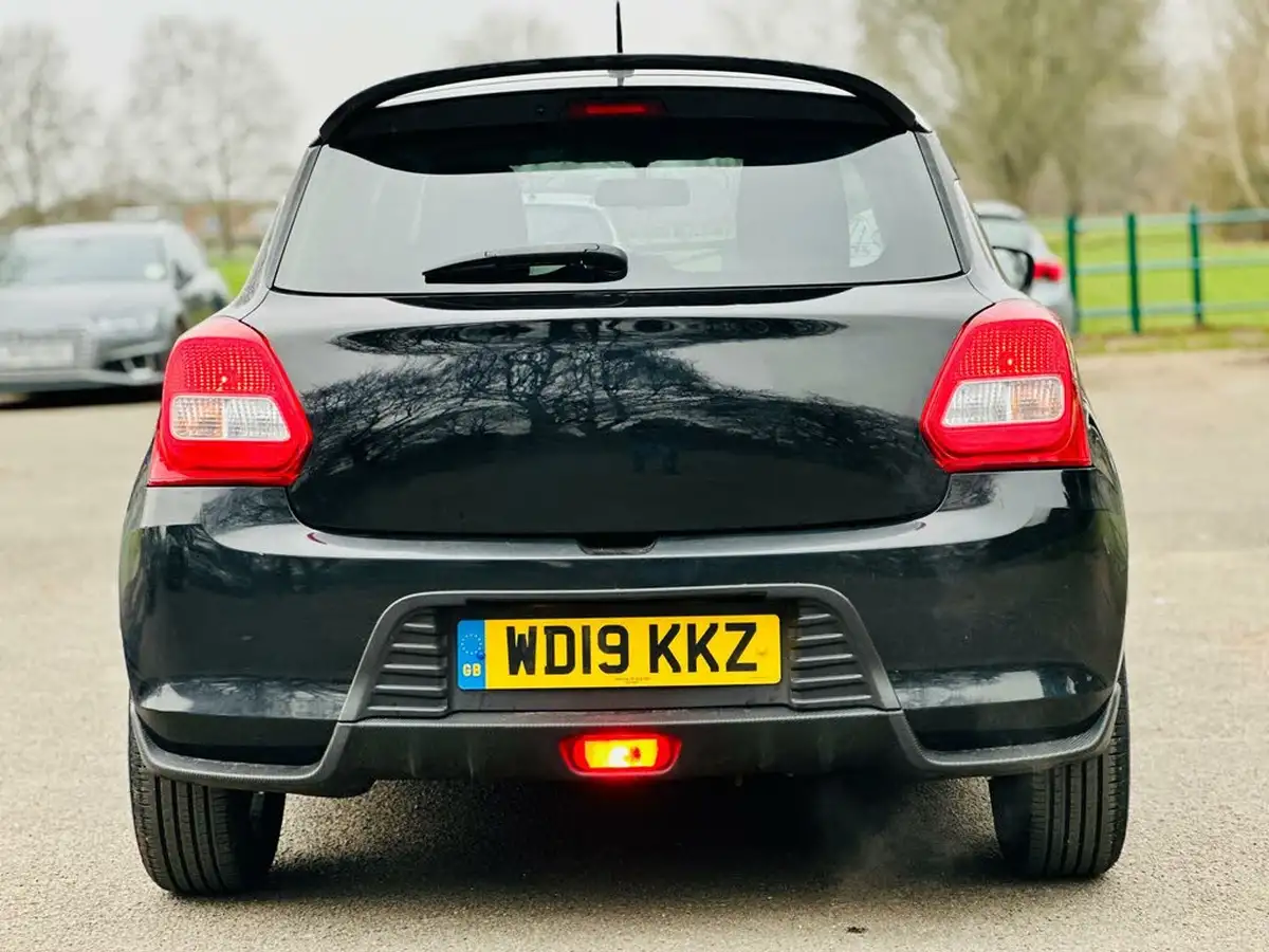 2019-suzuki-swift-12-dualjet-attitude-big-6