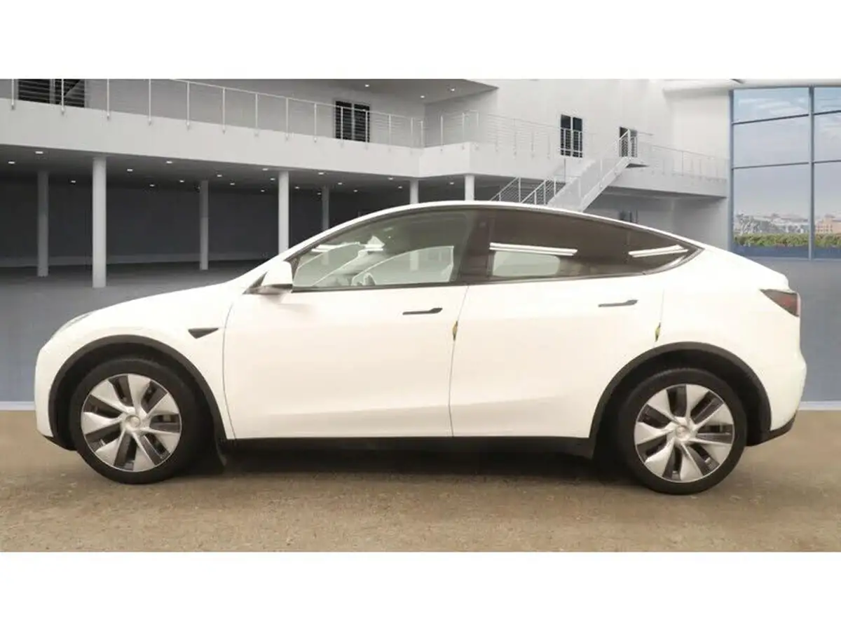 2022-tesla-model-y-e-long-range-big-3