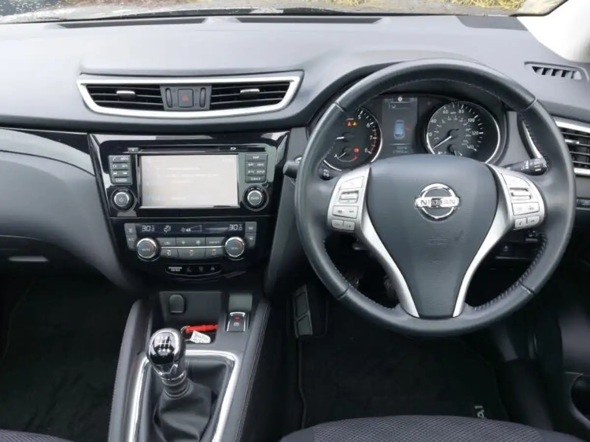 2016-nissan-qashqai-12-dig-t-n-connecta-big-2