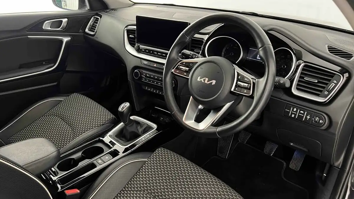 2022-kia-xceed-15-t-gdi-3-big-14
