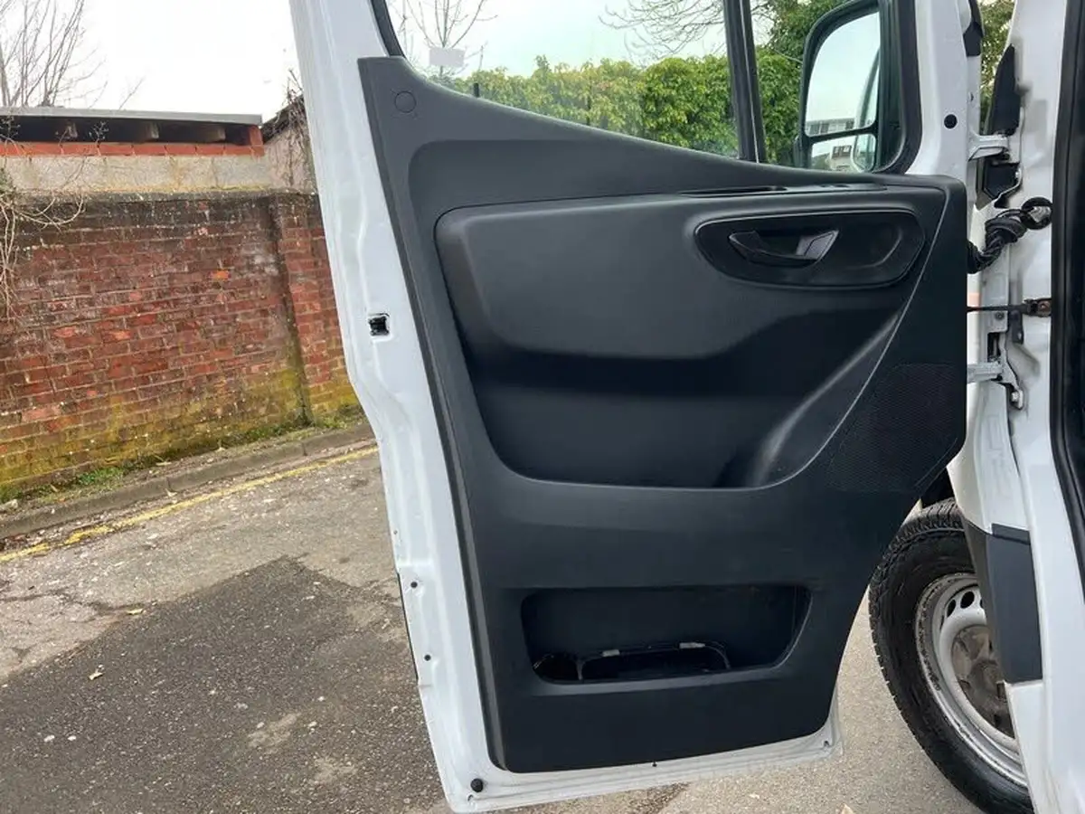2018-mercedes-benz-sprinter-21cdi-311-l2h1-panel-van-rwd-eco-gear-360-big-39