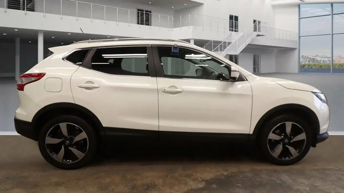 2015-nissan-qashqai-15dci-n-tec-big-2