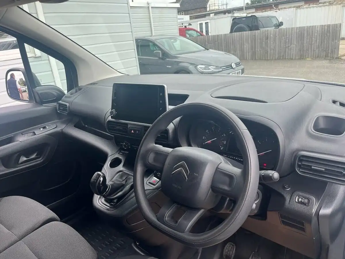 2020-citroen-berlingo-15bluehdi-950-enterprise-100pseu6dt-e-ss-panel-big-10