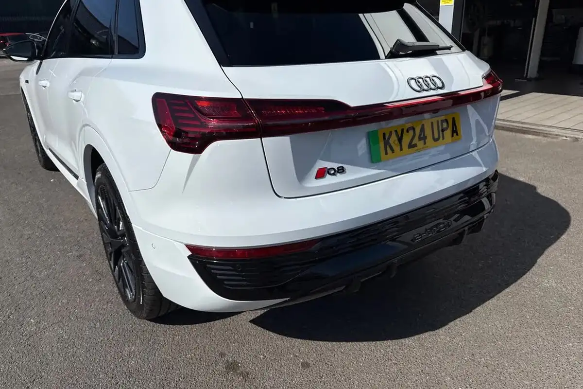 2024-audi-q8-e-tron-50e-black-edition-suv-big-15