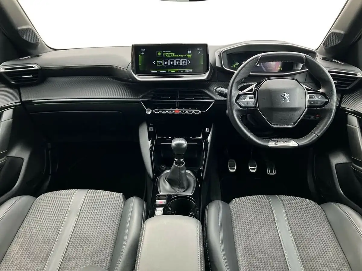 2023-peugeot-208-12-puretech-gt-100ps-big-8