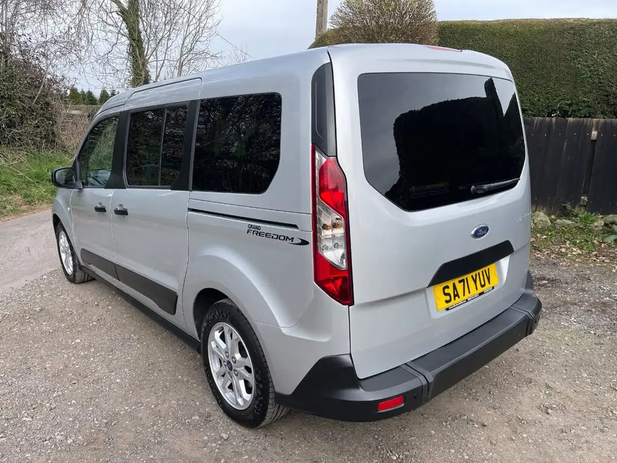 2021-ford-grand-tourneo-connect-15-zetec-120ps-big-15