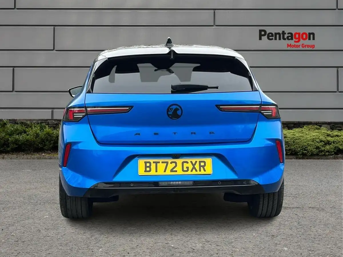 2023-vauxhall-astra-15-turbo-d-ultimate-hatchback-big-13