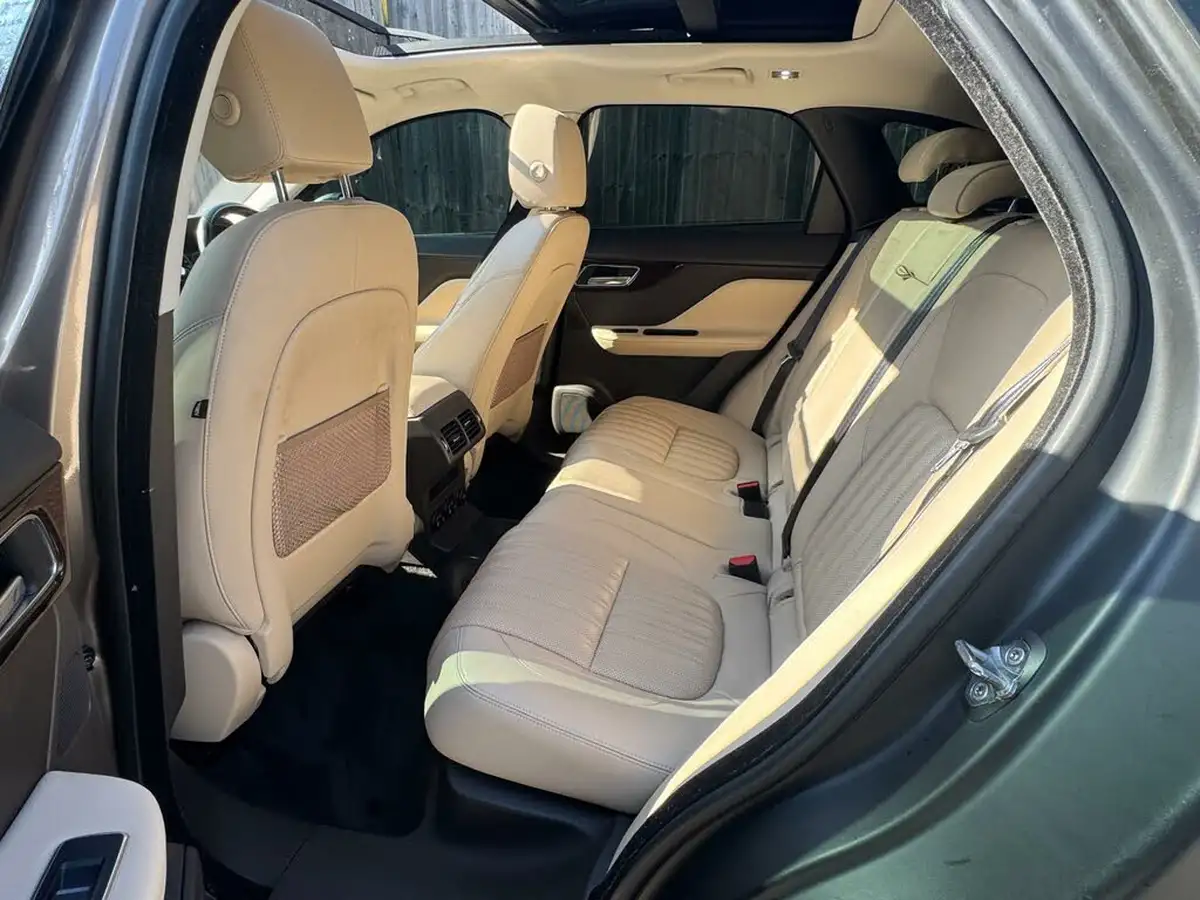 2016-jaguar-f-pace-20-i4d-portfolio-awd-auto-big-21