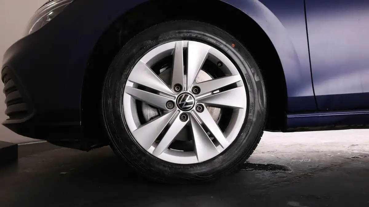 2022-volkswagen-golf-15-tsi-life-150ps-hatchback-big-17