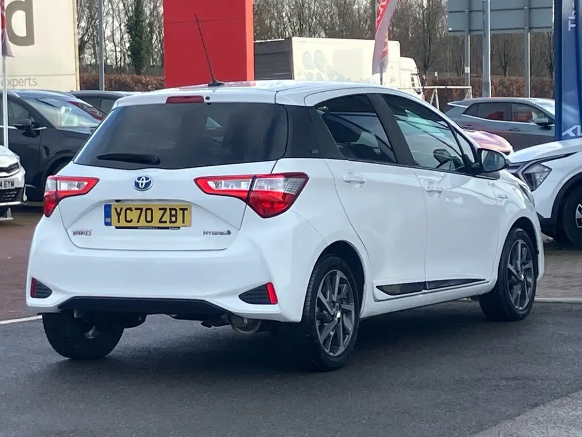2020-toyota-yaris-15-vvt-i-y20-98bhp-hybrid-1497cc-e-cvt-big-24