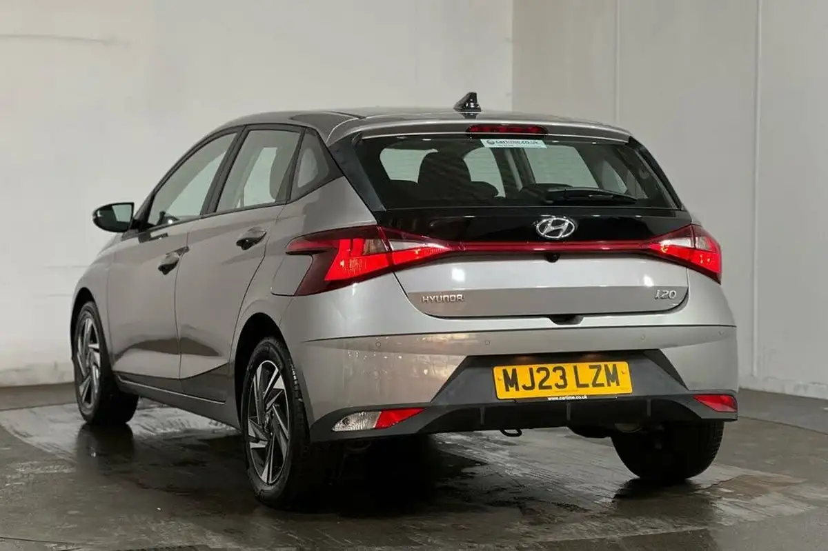 2023-hyundai-i20-10-t-gdi-se-connect-dct-big-18